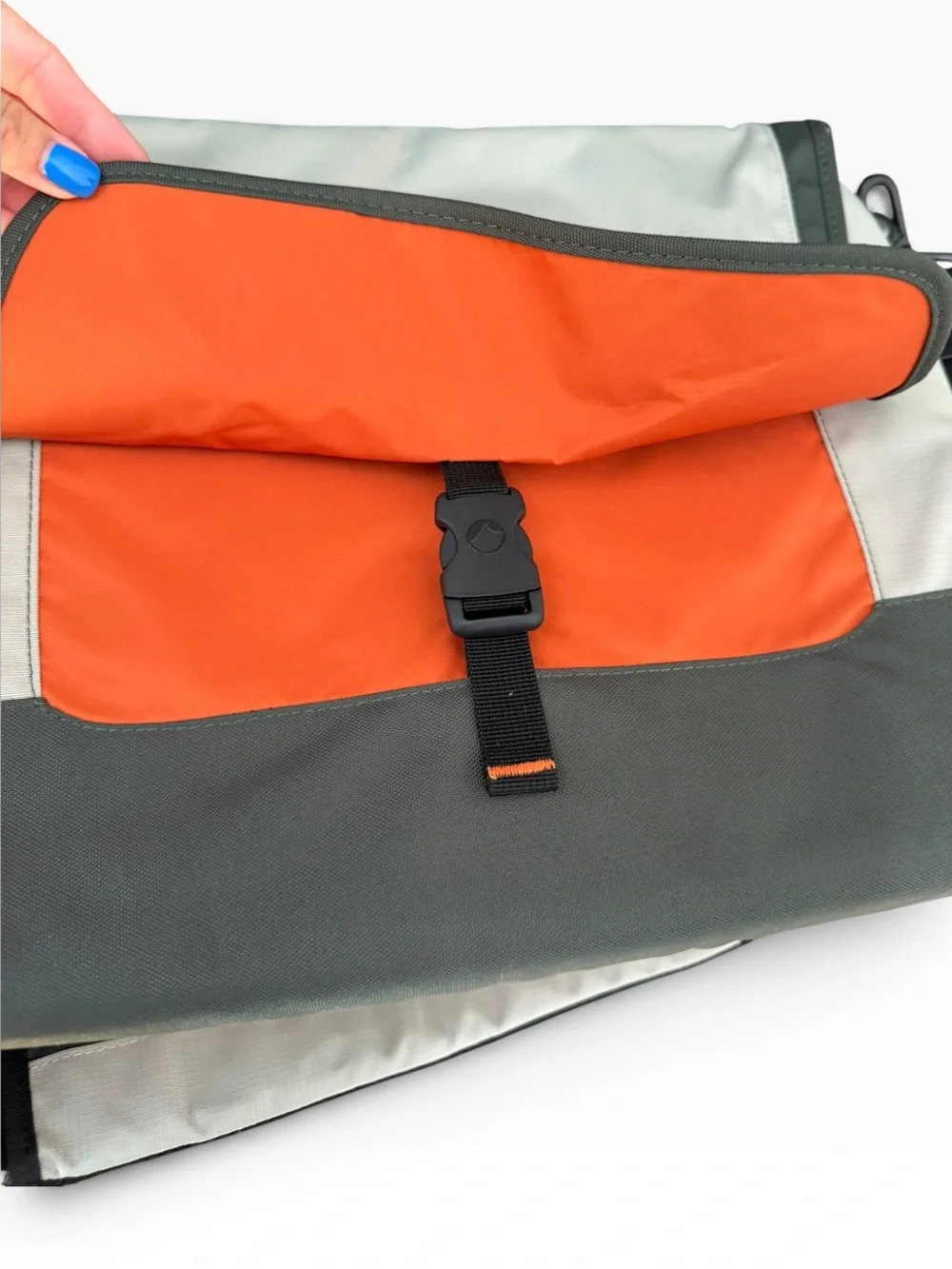 Lowepro Slim Factor M Laptop Messenger Shoulder Bag Padded Fits 14” Laptop NWOT